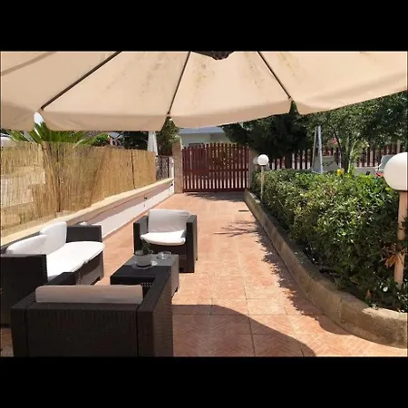 Casa Vacanza Diego Disponibile Con Vasto Giardino Posto Auto * Torre Lapillo